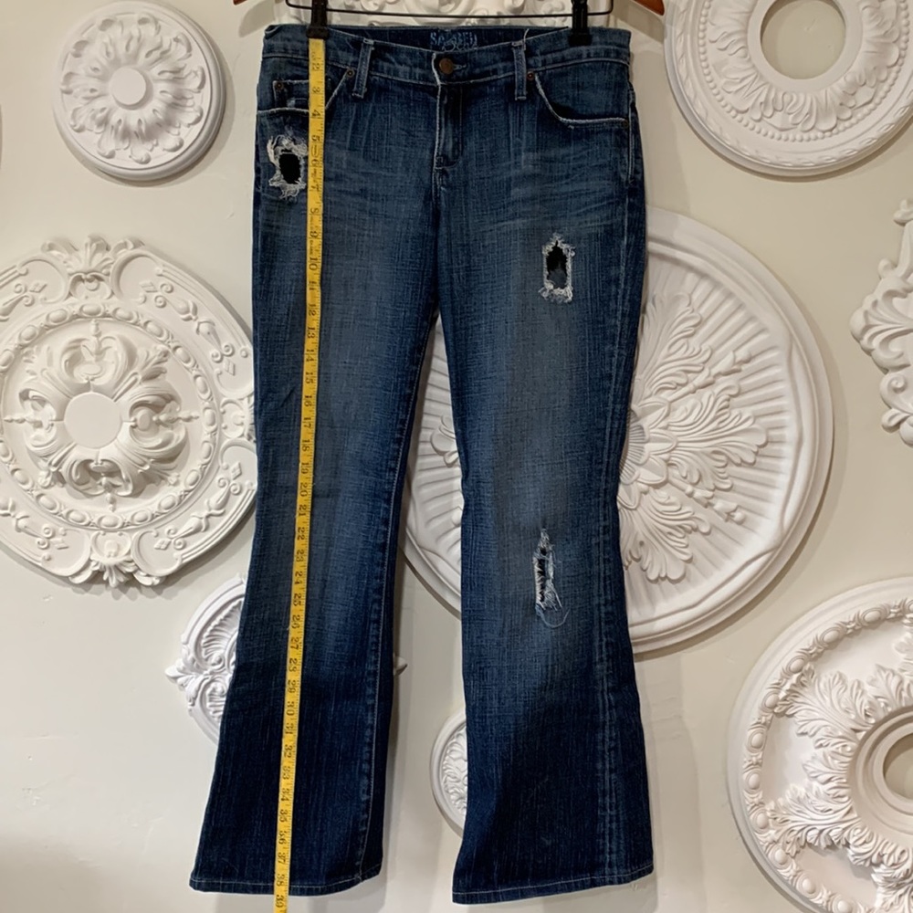 Distressed jeans - Picture 4 of 10